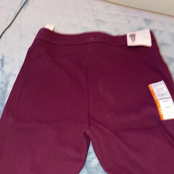 NWT’S High Rise Burgundy Ribbed leggings Stretch Fitted Size Medium M 8-10 - Picture 7 of 7
